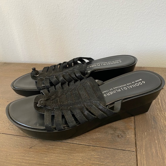 Donald J Pliner Sandals Size 8 Black Cissy Wedge
Leather Platform - Picture 3 of 12